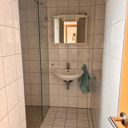 Und Monteure アパート イーザーローン