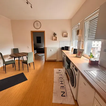 Und Monteure アパート *